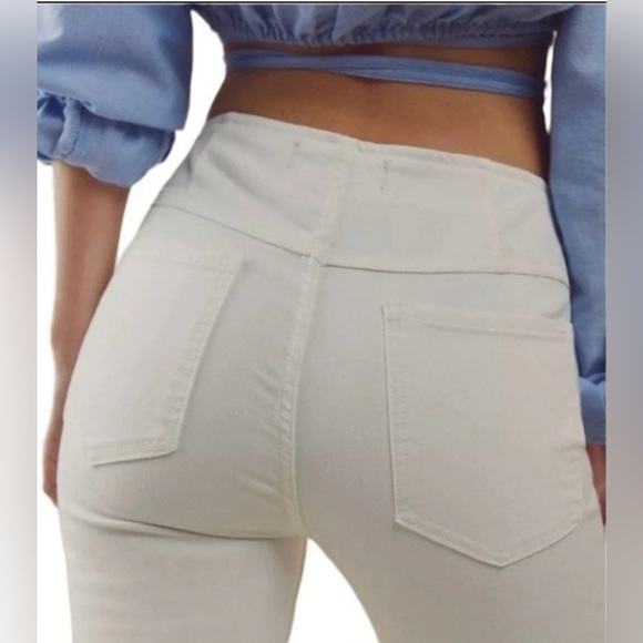 NWT Free People Penny Pull on Flare Jeans ~ White~ size 32 🤍 - Picture 3 of 15